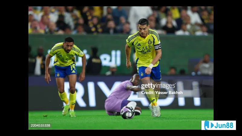 ภาพการกระทำในเกมระหว่าง Al Nassr และ Al Kholood ภาพการกระทำในเกมระหว่าง Al Nassr และ Al Kholood