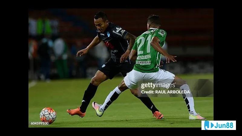 Hình ảnh hành động trong trận đấu giữa Bolivar và Atletico Hình ảnh hành động trong trận đấu giữa Bolivar và Atletico