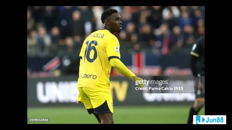 ภาพการกระทำในเกมระหว่าง Cagliari และ Parma ภาพการกระทำในเกมระหว่าง Cagliari และ Parma