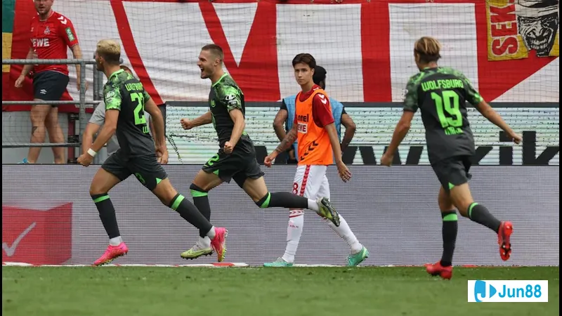 "ภาพถ่ายการเล่นในแมตช์ระหว่าง "Wolfsburg" กับ "FC Koln" "ภาพถ่ายการเล่นในแมตช์ระหว่าง "Wolfsburg" กับ "FC Koln"